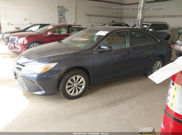 4T1BF1FK5HU803473 2017 TOYOTA CAMRY Синий Передняя левая четверть