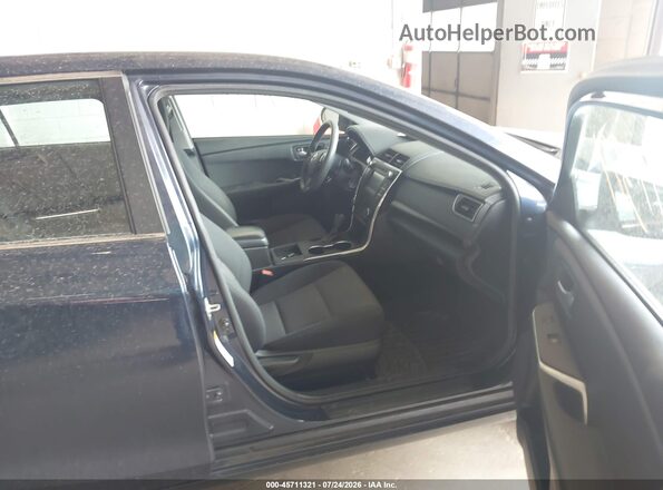 4T1BF1FK5HU803473 2017 TOYOTA CAMRY Синий Вид салона спереди