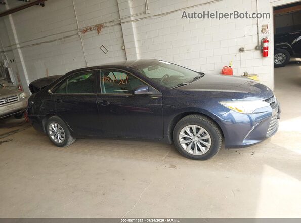 4T1BF1FK5HU803473 2017 TOYOTA CAMRY Синий Вид задней части салона