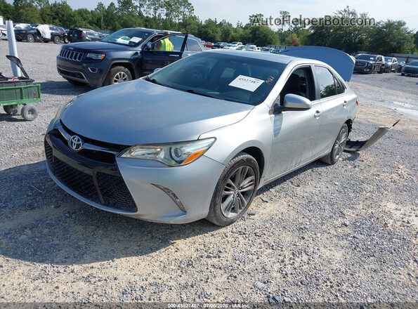 4T1BF1FK6HU338329 2017 TOYOTA CAMRY Silver Передня ліва чверть