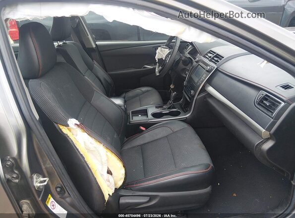 4T1BF1FK6HU430654 2017 TOYOTA CAMRY Серый Вид салона спереди