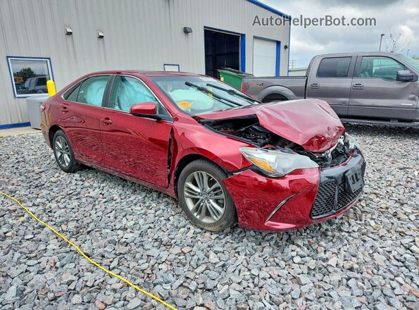 4T1BF1FK6HU694635 2017 TOYOTA CAMRY Red Przód prawy