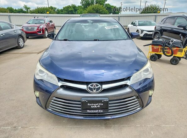 4T1BF1FK6HU718593 2017 TOYOTA CAMRY Blue Widok z przodu