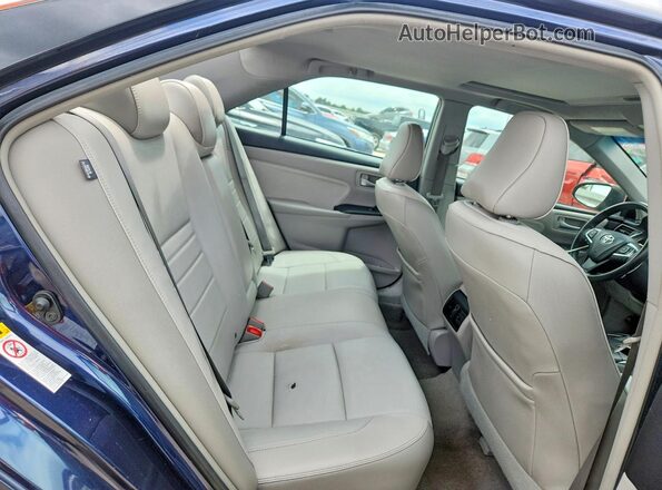 4T1BF1FK6HU718593 2017 TOYOTA CAMRY Blue Widok tylnych siedzeń