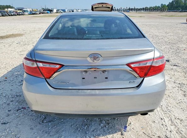 4T1BF1FK6HU730761 2017 TOYOTA CAMRY Silver უკანა ხედი