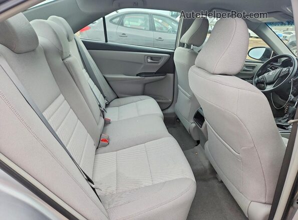 4T1BF1FK6HU761671 2017 TOYOTA CAMRY Silver უკანა სავარძლების ხედი