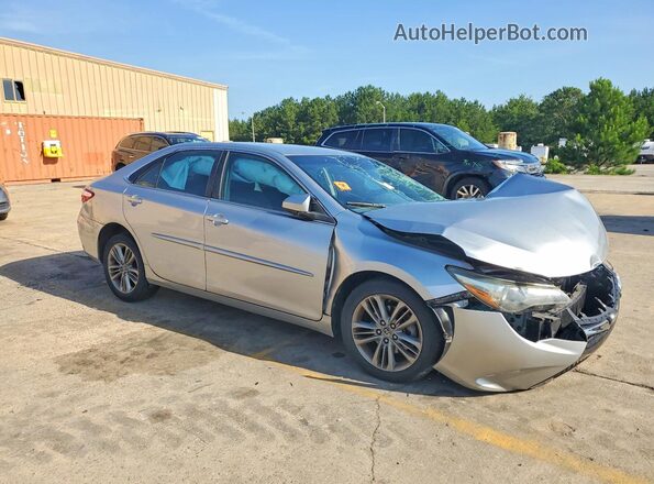 4T1BF1FK7GU124089 2016 TOYOTA CAMRY Silver Przód prawy