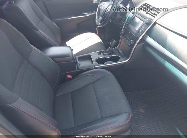 4T1BF1FK7GU188567 2016 TOYOTA CAMRY Silver Widok wnętrza z przodu