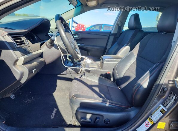 4T1BF1FK7GU521074 2016 TOYOTA CAMRY Серый Вид салона спереди