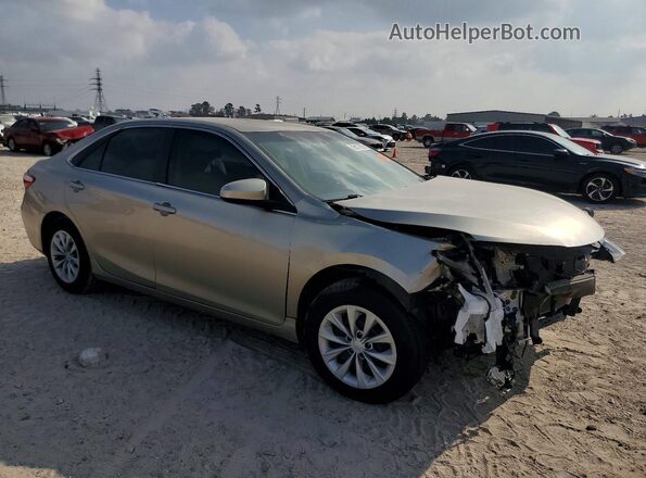 4T1BF1FK7HU302777 2017 TOYOTA CAMRY Серебряный Передняя правая четверть