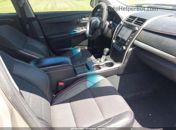 4T1BF1FK7HU349713 2017 TOYOTA CAMRY Silver Вид салону спереду