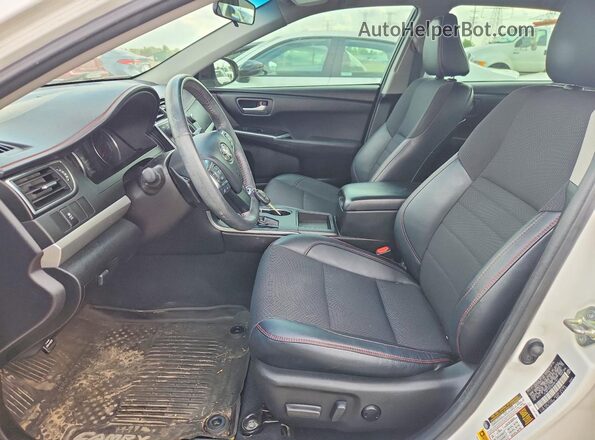 4T1BF1FK7HU367161 2017 TOYOTA CAMRY White Widok wnętrza z przodu