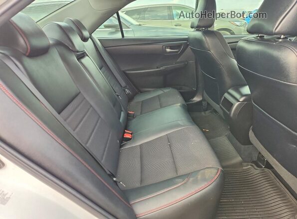 4T1BF1FK7HU367161 2017 TOYOTA CAMRY White Widok tylnych siedzeń