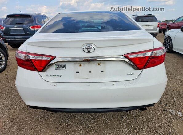 4T1BF1FK7HU367161 2017 TOYOTA CAMRY White Widok z tyłu