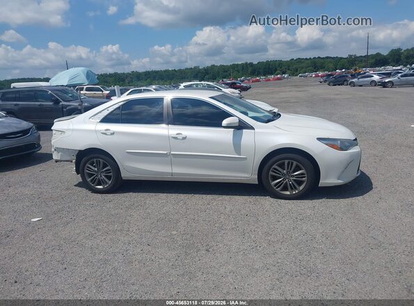 4T1BF1FK7HU413538 2017 TOYOTA CAMRY Белый Вид задней части салона