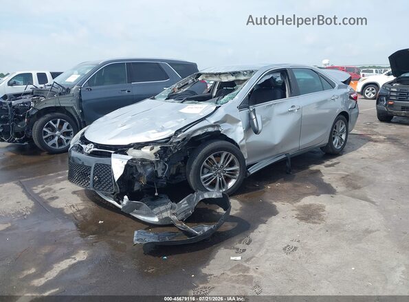 4T1BF1FK7HU427892 2017 TOYOTA CAMRY Silver Vista tres cuartos delantera izquierda