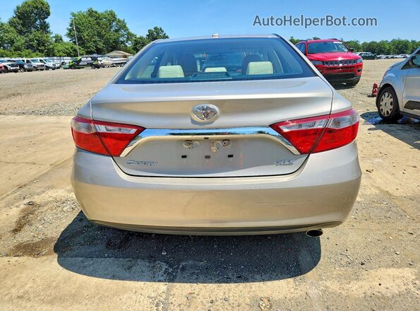 4T1BF1FK7HU694045 2017 TOYOTA CAMRY Золотой Вид сзади