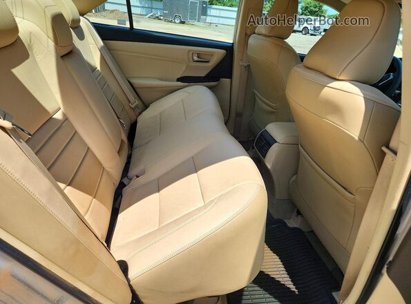 4T1BF1FK7HU694045 2017 TOYOTA CAMRY Золотой Вид задних сидений