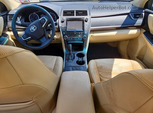 4T1BF1FK7HU694045 2017 TOYOTA CAMRY Золотой Вид панели приборов