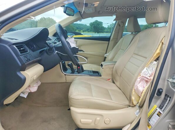 4T1BF1FK7HU754244 2017 TOYOTA CAMRY Серебряный Вид салона спереди