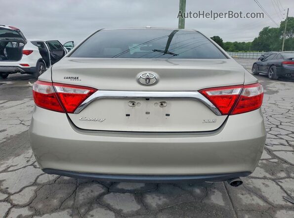 4T1BF1FK7HU754244 2017 TOYOTA CAMRY Серебряный Вид сзади