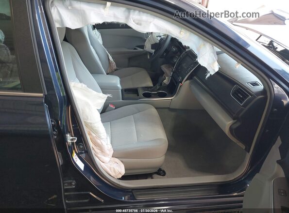 4T1BF1FK7HU757435 2017 TOYOTA CAMRY Dark Blue Вид салону спереду