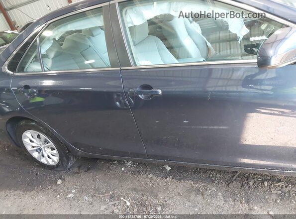4T1BF1FK7HU757435 2017 TOYOTA CAMRY Dark Blue Вид щитка приладів