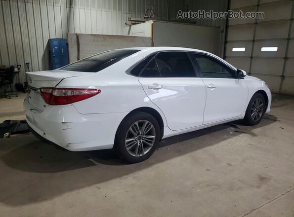 4T1BF1FK8HU310032 2017 TOYOTA CAMRY White Trasero derecho