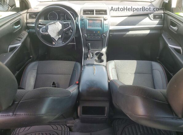 4T1BF1FK8HU355407 2017 TOYOTA CAMRY Silver Dashboard view