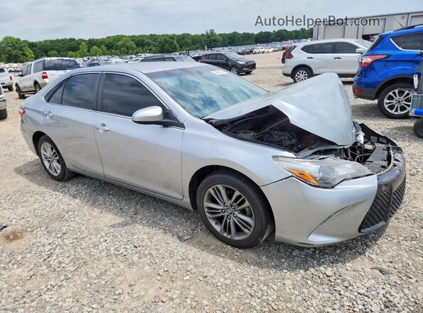 4T1BF1FK8HU400801 2017 TOYOTA CAMRY Silver Przód prawy