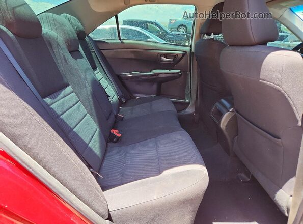 4T1BF1FK8HU623114 2017 TOYOTA CAMRY Red Rear seats view