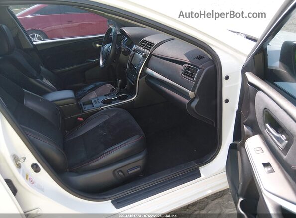 4T1BF1FK8HU633125 2017 TOYOTA CAMRY White წინა სალონის ხედი
