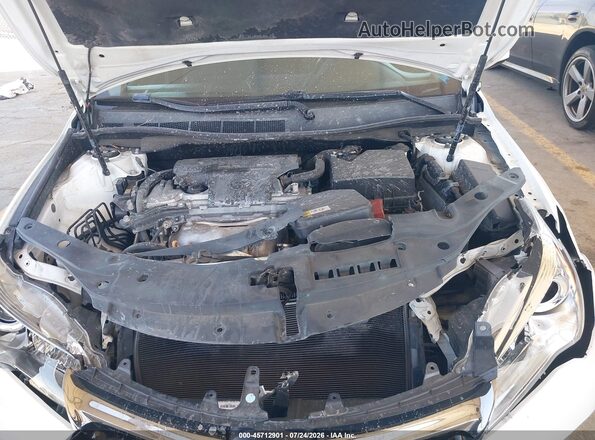 4T1BF1FK8HU670403 2017 TOYOTA CAMRY White Rear view