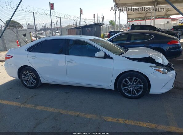 4T1BF1FK8HU670403 2017 TOYOTA CAMRY White Rear interior view