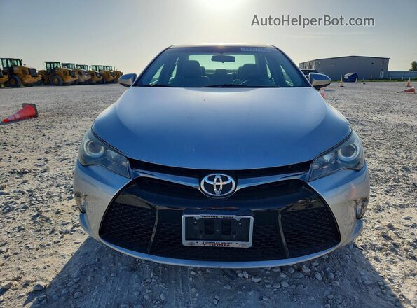 4T1BF1FK9GU124577 2016 TOYOTA CAMRY Серебряный Вид спереди