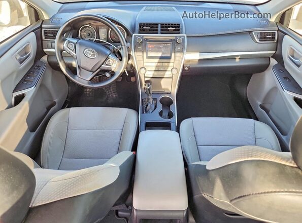4T1BF1FK9GU124577 2016 TOYOTA CAMRY Серебряный Вид панели приборов