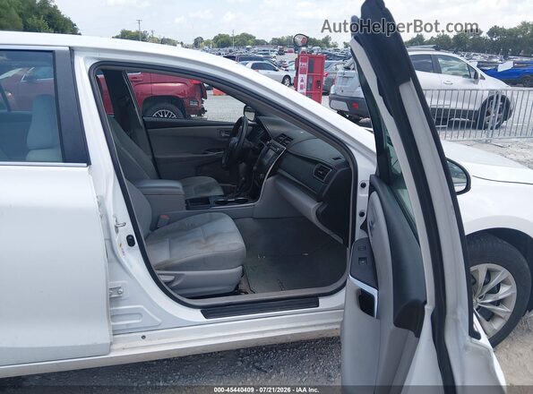 4T1BF1FK9GU144635 2016 TOYOTA CAMRY White Вид салону спереду