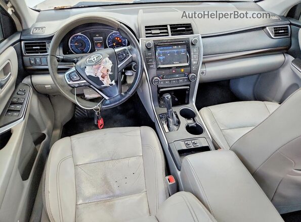 4T1BF1FK9GU500565 2016 TOYOTA CAMRY Silver Вид панелі приладів