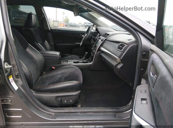 4T1BF1FK9HU269779 2017 TOYOTA CAMRY Gray Вид салону спереду