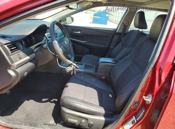 4T1BF1FK9HU675934 2017 TOYOTA CAMRY Red Front interior view
