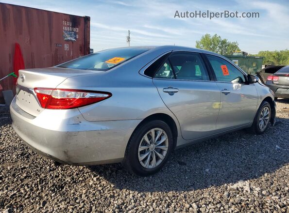 4T1BF1FKXGU139475 2016 TOYOTA CAMRY Silver უკანა მარჯვენა