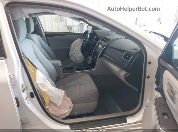 4T1BF1FKXGU189969 2016 TOYOTA CAMRY White Widok wnętrza z przodu