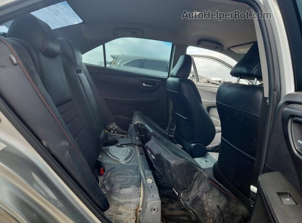 4T1BF1FKXHU314549 2017 TOYOTA CAMRY Silver Rear seats view