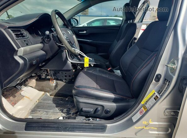 4T1BF1FKXHU314549 2017 TOYOTA CAMRY Silver Front interior view