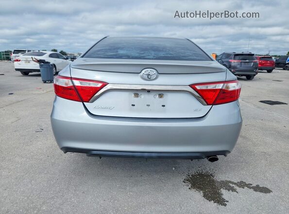 4T1BF1FKXHU314549 2017 TOYOTA CAMRY Silver Rear view