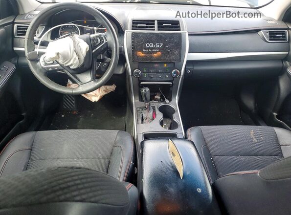 4T1BF1FKXHU320786 2017 TOYOTA CAMRY Black Widok deski rozdzielczej