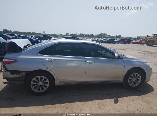 4T1BF1FKXHU368126 2017 TOYOTA CAMRY Silver Widok wnętrza 360 stopni