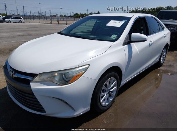 4T1BF1FKXHU664697 2017 TOYOTA CAMRY White Przód lewy