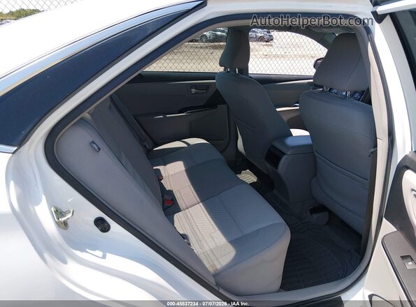 4T1BF1FKXHU664697 2017 TOYOTA CAMRY White Widok naklejki z numerem VIN