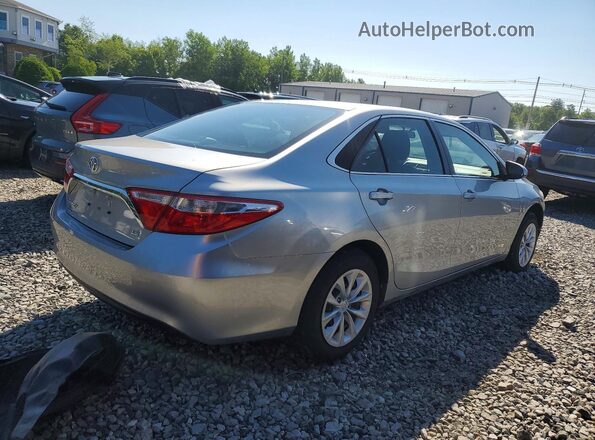 4T1BF1FKXHU729855 2017 TOYOTA CAMRY Серебряный Задняя правая четверть